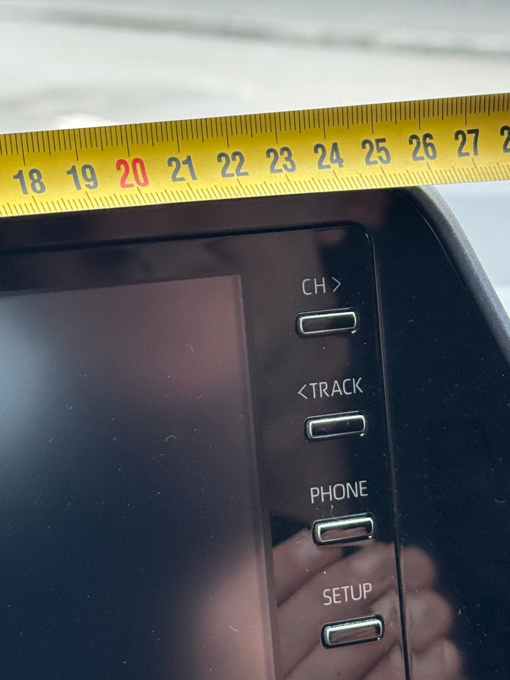 Suport telefon Smart VELTROVA cu Încărcare Wireless –TOYOTA CH-R 2017-2023 navi standard 8.5 inch, cu prindere pe ecranul multimedia