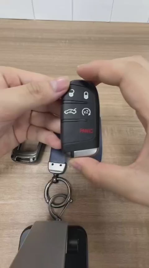 Husa cheie auto premium dedicata VW/Skoda/Seat 2019+ din aliaj si piele naturala – set complet, protecție elegantă & cutie cadou