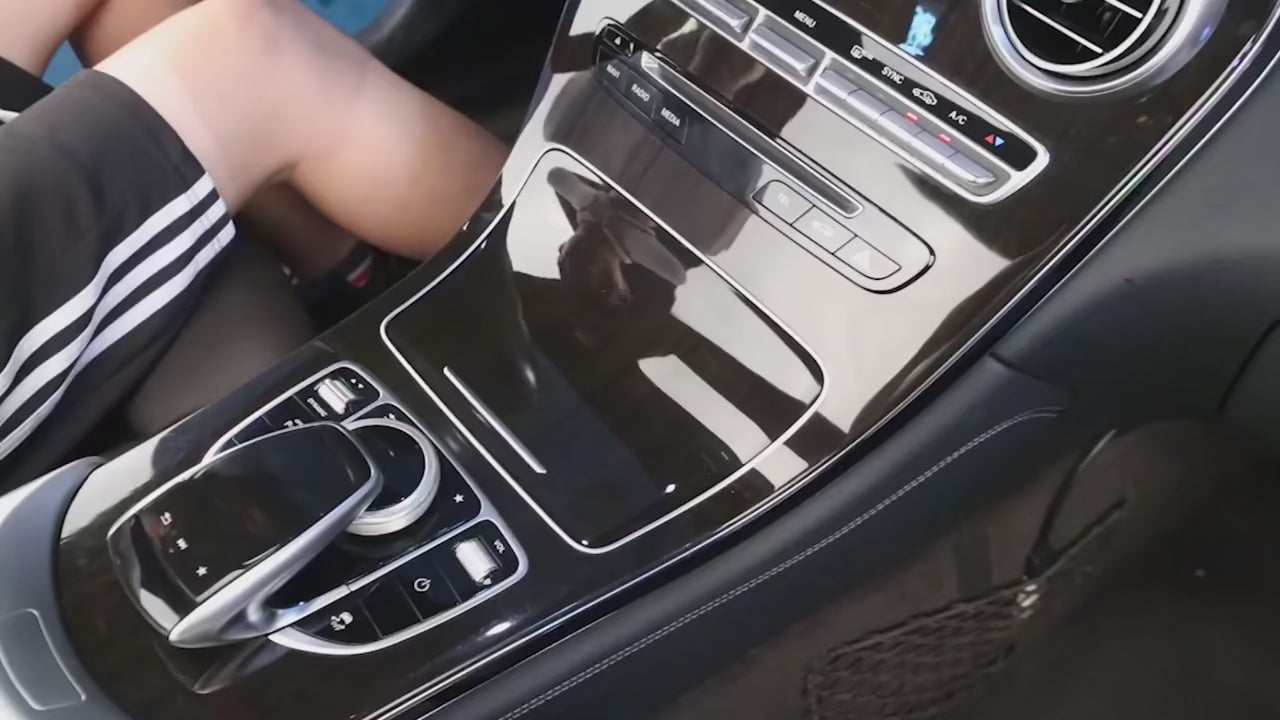 Încărcător wireless VELTROVA pentru Mercedes C Class/GLC W205 C43 C63 GLC43 GLC63, 15W, 2 porturi, montaj Plug&Play